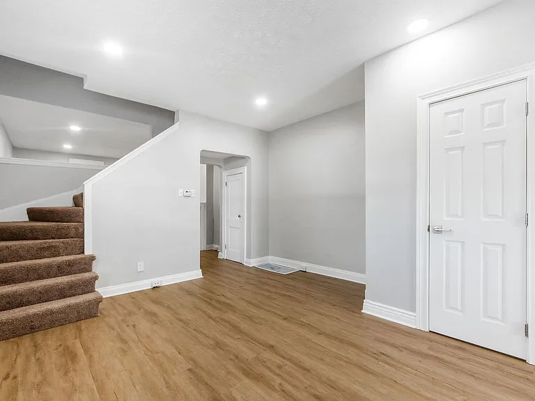 415 Mithoff St — Photo 14