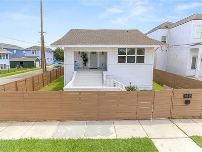 2239 Peniston St, New Orleans, LA, 70115