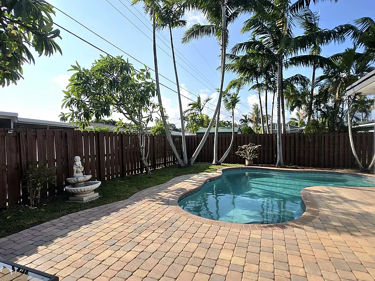 806 N 31st Ct — Photo 30