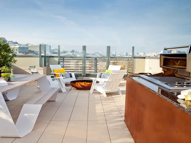 Rooftop terrace in the heart of downtown San Francisco with seating and firepit