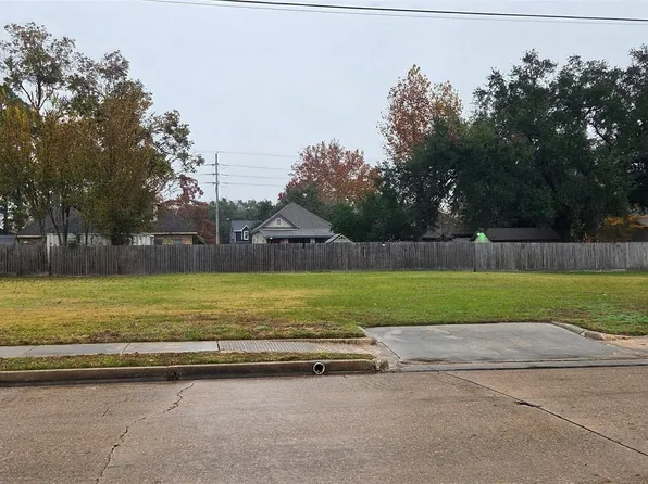 711 E Main St, Humble, TX 77338