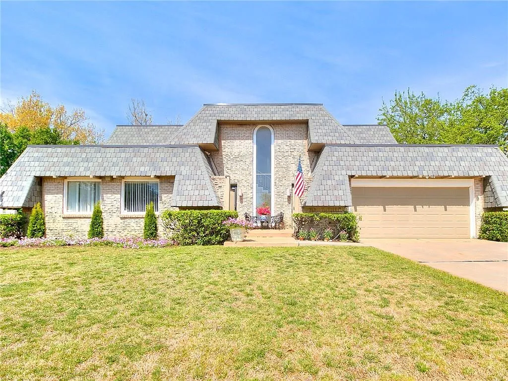 1535 Glenbrook Dr — Photo 2