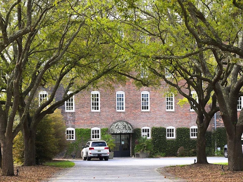 Dauphin St. entrance