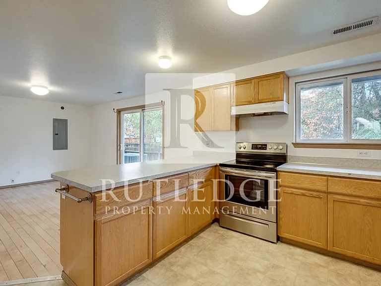 120 Mallory Ln — Photo 15