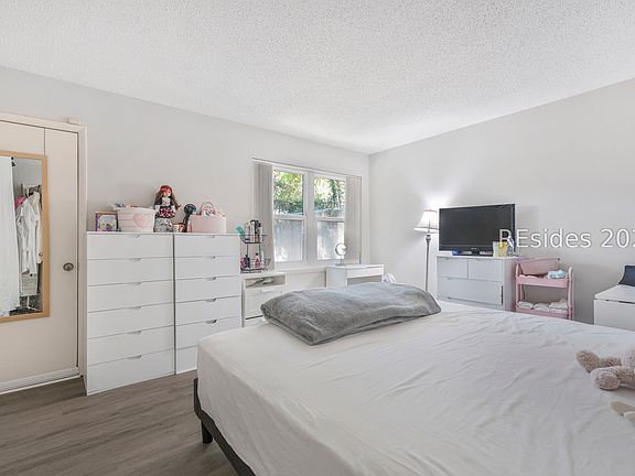 3rd image of 400 Wm Hilton Pkwy #110