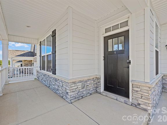 4th image of 2028 Skyhawk Dr