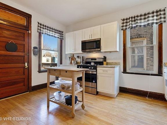 2nd image of 2058 W Hutchinson St #2