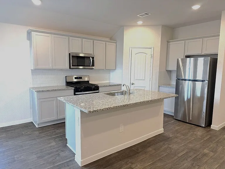 325 Darwin Pl — Photo 9
