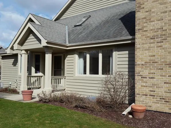N21W24129 Dorchester Dr, Pewaukee, WI 53072