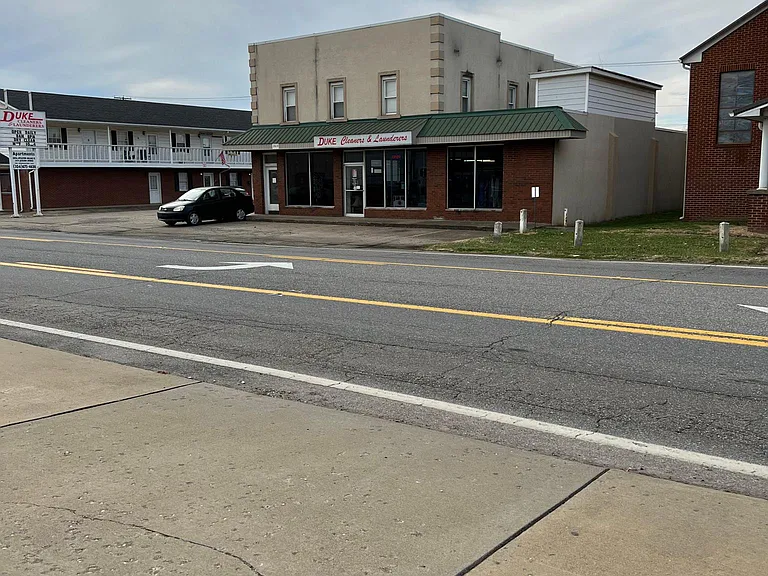 225 N Park Dr — Photo 13