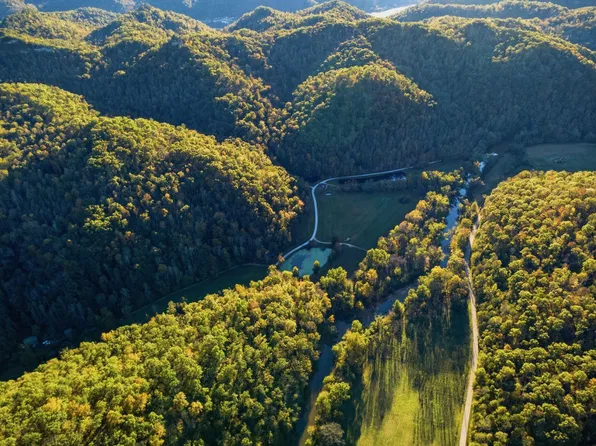 2270 Star Gap Rd, Stanton, KY 40380