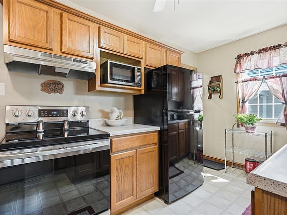 5th image of 709 37th St NE