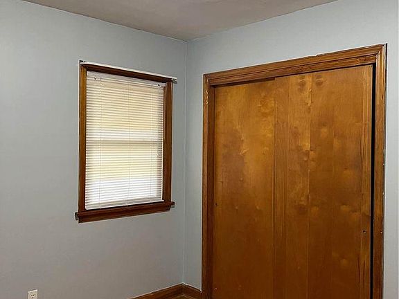 4th image of 5301 Axtell Ave
