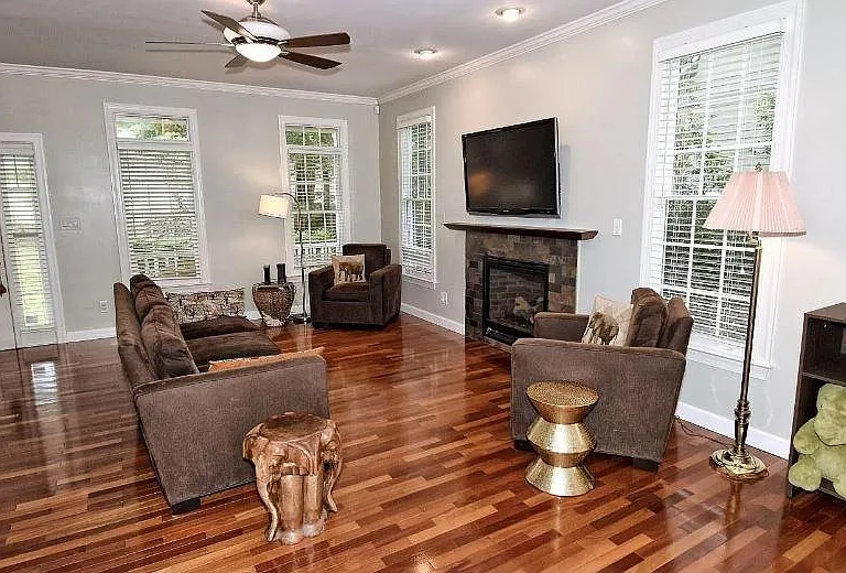 305 Caraway Ln — Photo 5