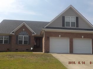 5735 Gentleman Dr, Hope Mills, NC 28348