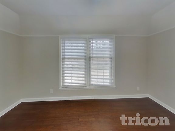 5th image of 721 W 122nd Ter