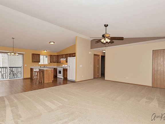 4th image of 43160 N Lake Ave