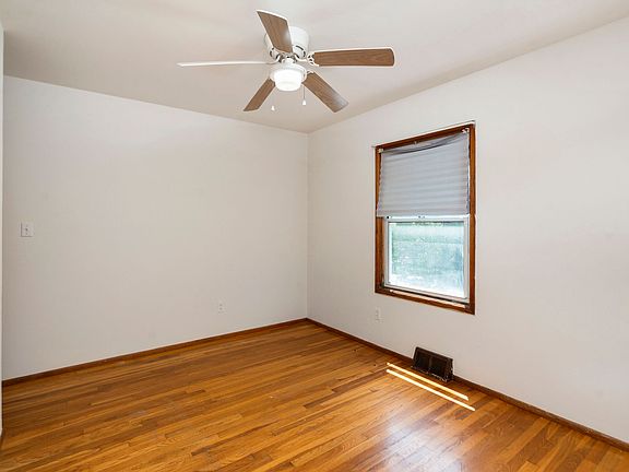 3rd image of 1331 Keesling Ave