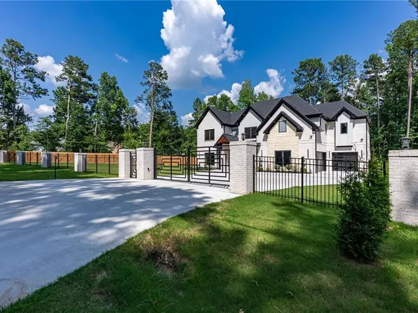 1613 Azalea Dr, Lawrenceville, GA 30043