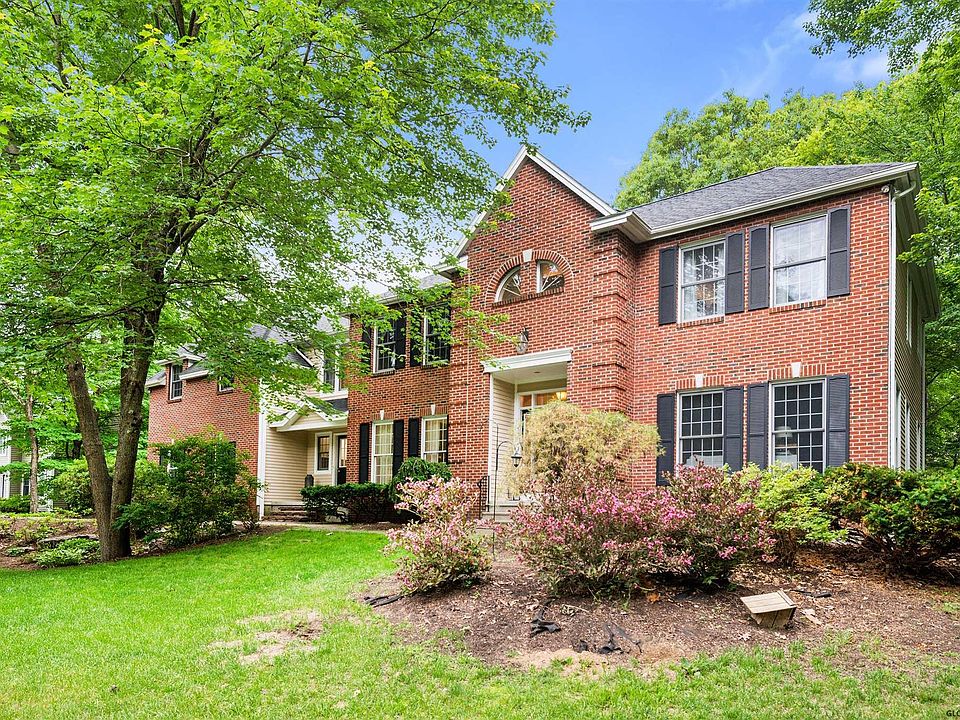 1st image of 38 Cobble Hill Dr