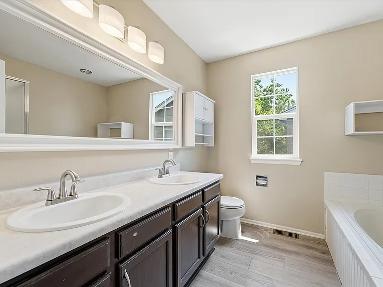 5-piece en-suite Primary Bathroom
