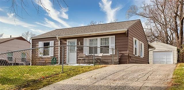 1st image of 2634 S 51st St