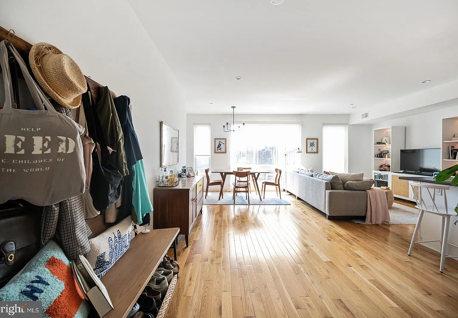 2 bed, 1040 sqft, $2,400 — Photo 4