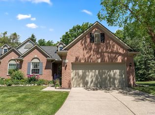 3389 Dewdrop Ln, Howell, MI 48843