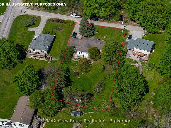 2nd image of 105 Maple Grove Ln