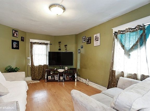 5th image of 1212 Lombard Ave