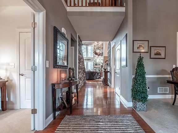 3rd image of 7449 Broxton Ln