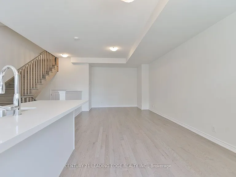 30 William Shearn Cres — Photo 8