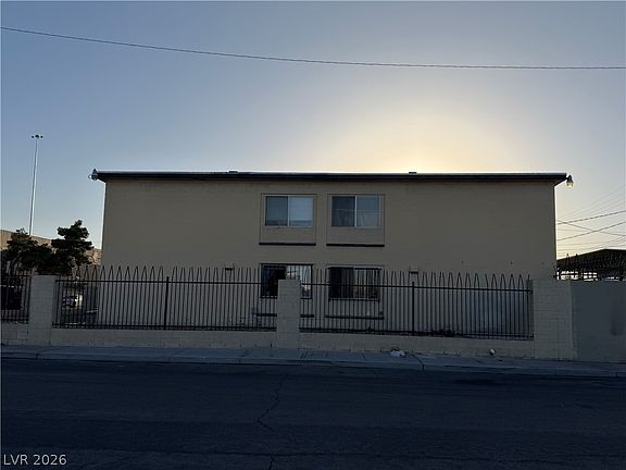 4th image of 2937 Elm Ave