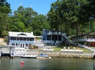 910 Pinehaven Dr, Badin Lake, NC 28127