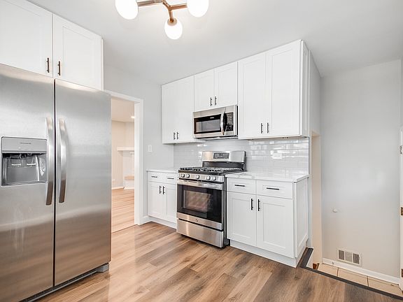 5th image of 3606 Sarah St