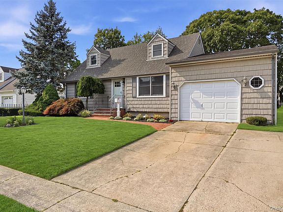 2nd image of 391 Oakwood Avenue