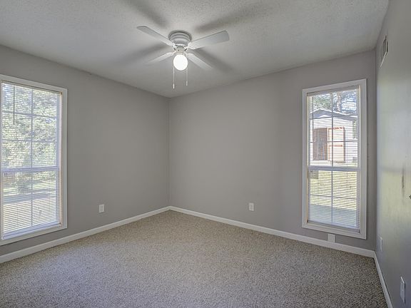 4th image of 3062 Morningview Dr