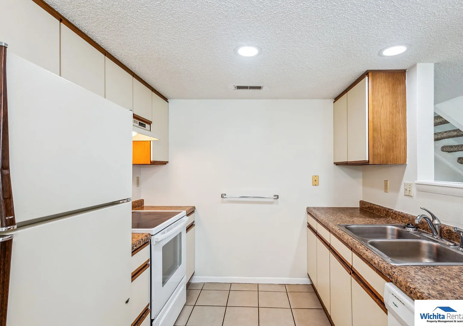 2 bedroom condo in Coventry Communities — Photo 3