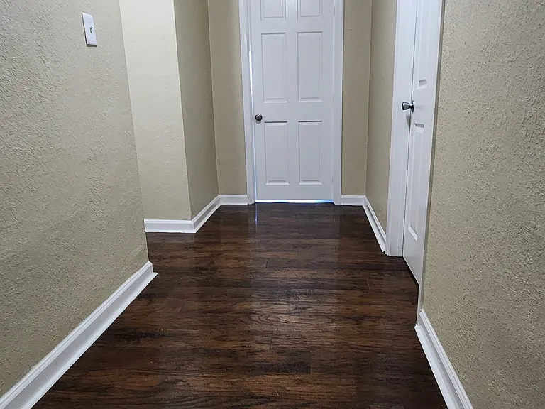 1522 Mott Ave — Photo 19