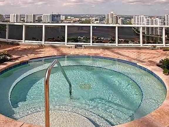 ROOFTOP JAQUZZI