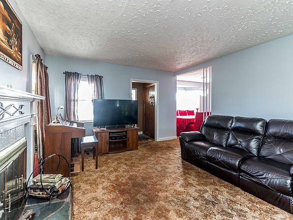 5th image of 332 E Beech St #332