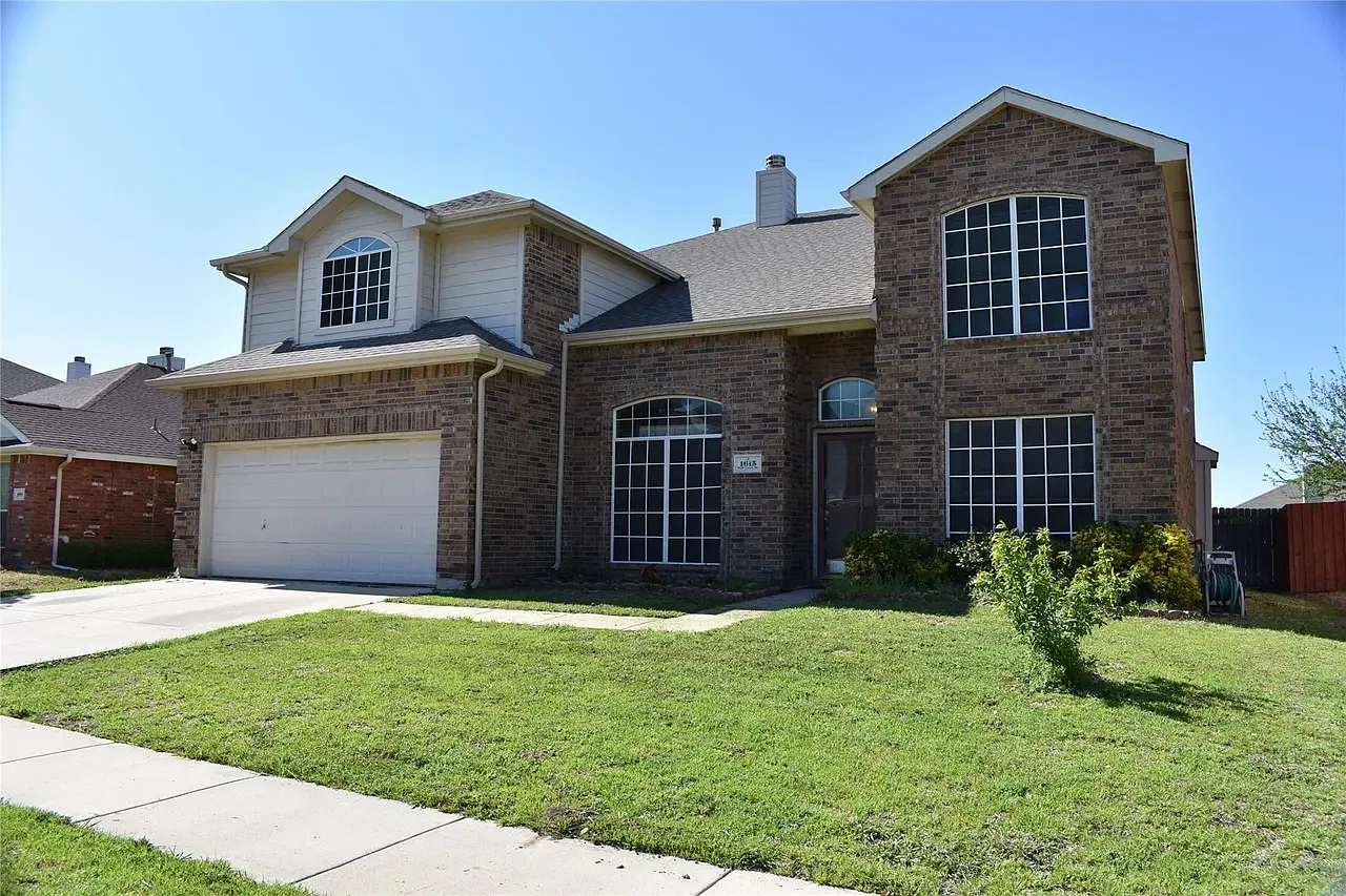 5 bed, 2.5 bath, 3469 sqft, $3,000 — Photo 1