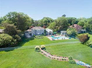 230 Riverside Dr, Rossford, OH 43460