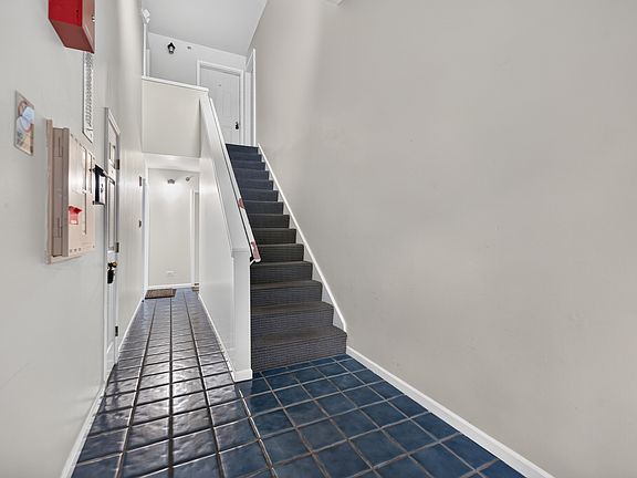 3rd image of 2S640 Cerny Rd Unit A4