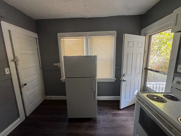 10006 Pierpont Ave — Photo 9