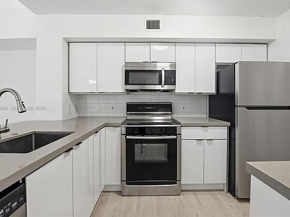 5th image of 12124 Saint Andrews Pl APT 201