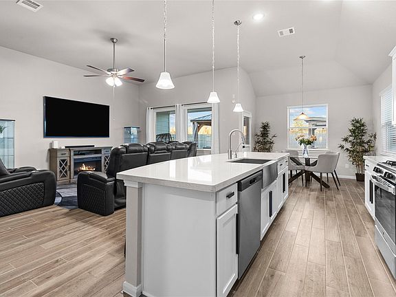 2nd image of 2811 Bisbee Rd