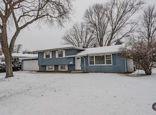 63 Elmwood Dr, Naperville, IL 60540