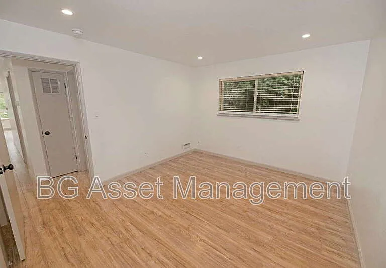 50 Frey Pl #12 — Photo 13