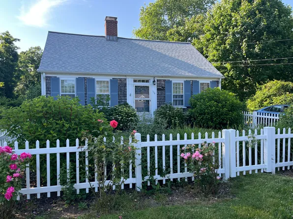 170 Lakeview Avenue, Falmouth, MA 02540